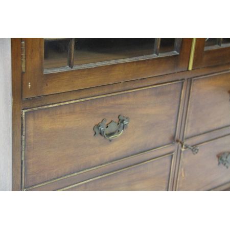 Display Cabinet/ Eibenvitrine, Heldense