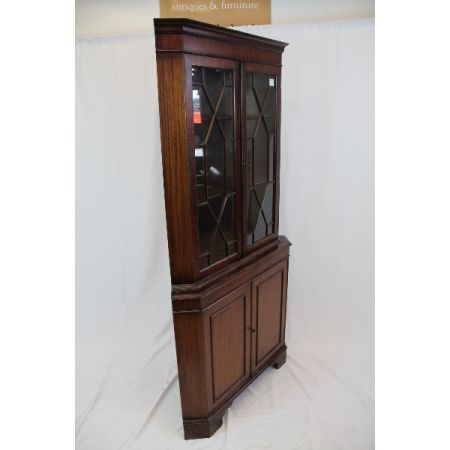 Vitrinen-Eckschrank/ Corner Cupbaord aus Mahagoni