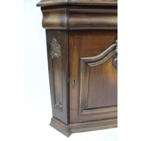 Vitrinen-Eckschrank Victorian mit Holzaplikationen