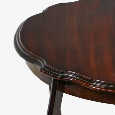 Massiver Mahagonitisch mit Platte in Blattform aus England