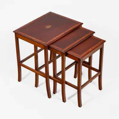 Edwardianisches Nest of Tables aus massivem Mahagoni – Beistelltische mit Intarsien
