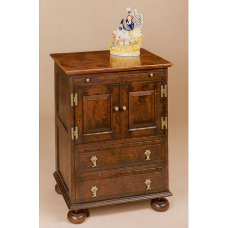 "Joined Enclosed Bedside Cabinet" - Kommode