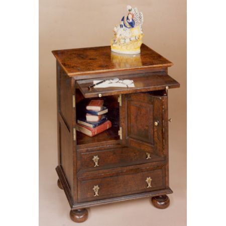 "Joined Enclosed Bedside Cabinet" - Kommode
