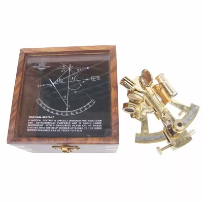 Maritim by Morris Sextant, Messing, 12x11cm, in der Holzbox mit Glasdeckel, 12,5x12,5x8,5cm