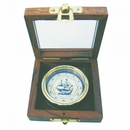 Kompass mit Schiffs-Windrose, Messing, Ø: 5,5cm, in Holzbox mit Glasdeckel, 8,5x8,5x3,5cm