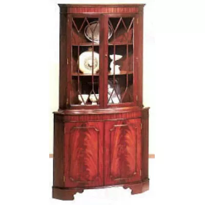 "Single Corner Cabinet" Bücherschrank aus Eibe - auch in Mahagoni erhältlich