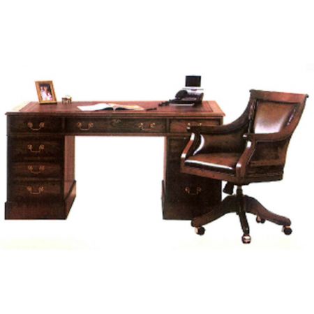 "Grand Executive Desk" in Mahagoni - ebenfalls in Eibe erhältlich 