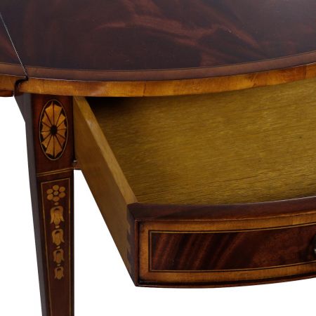 Pembroke Drop-Leaf Table "Wellingborough"