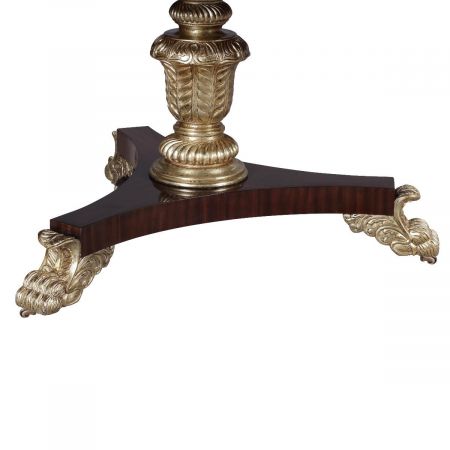 Ovaler Esstisch mit hochwertigen Funieren