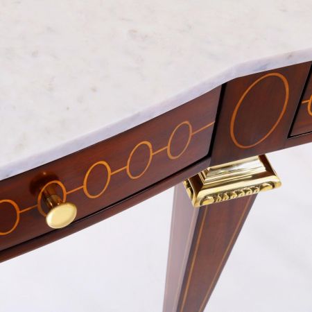 Besondere britische Konsole, Sideboard