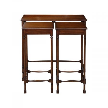 "Set of 3 Tables" - Kleiner Tisch in Mahagoni