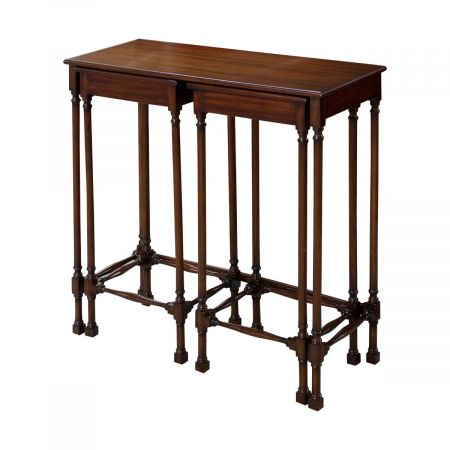 "Set of 3 Tables" - Kleiner Tisch in Mahagoni