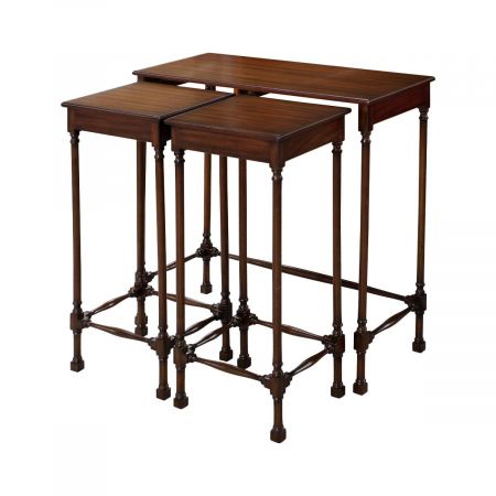 "Set of 3 Tables" - Kleiner Tisch in Mahagoni