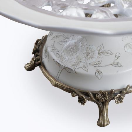 Porzellanetagere mit Vögel