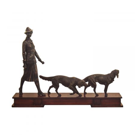 "Jägerin mit Hunden" Bronzefigur