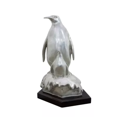 "Pinguin mit Baby" vernickelte Bronzefiguren mit handbemalten Details