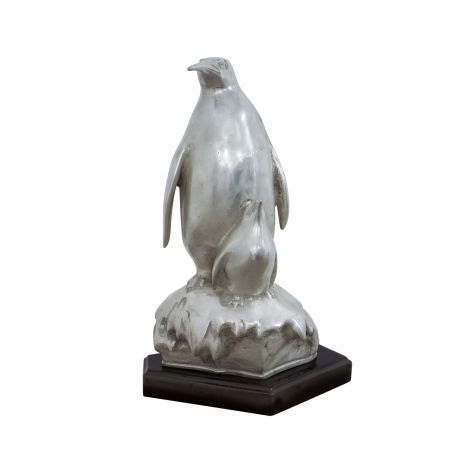 "Pinguin mit Baby" vernickelte Bronzefiguren mit handbemalten Details