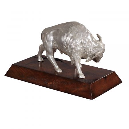 "Bison" vernickelte Bronzefigur mit handbemalten Details