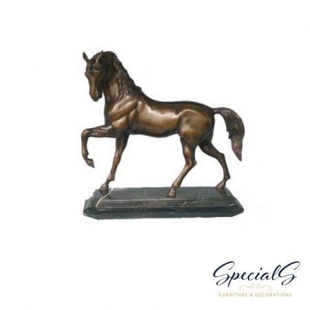 "Pferld auf Marmorsockel"