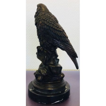 "Falke auf Felsen" Bronzefigur