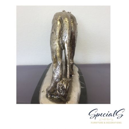 "Stehender Löwe auf Marmorsockel" vernickelte Bronzefigur mit Handbemalten Details