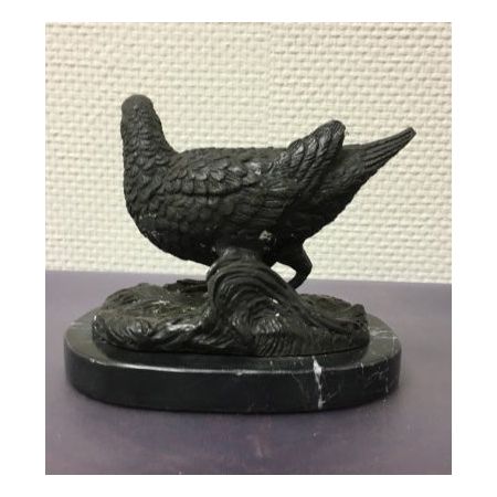 "Schnepfe auf Marmorsockel"