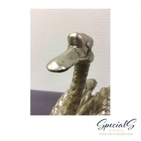 "Schwanen Päärchen" vernickelte Bronzefigur mit handbemalten Details