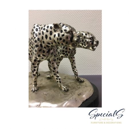 "Herumstreifende Geparden" Bronzefiguren vernickelt mit handbemalten Akzenten