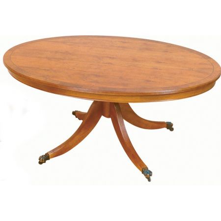 Kleiner, ovaler Coffee Table