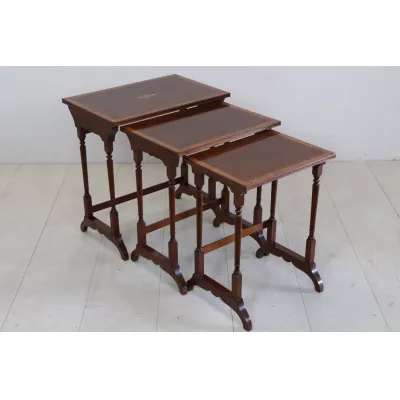 Stilvolles Mahagoni Nest of Tables mit Muschelintarsie, englisch - sofort lieferbar