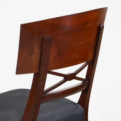 Stuhl mit Löwenfüßen