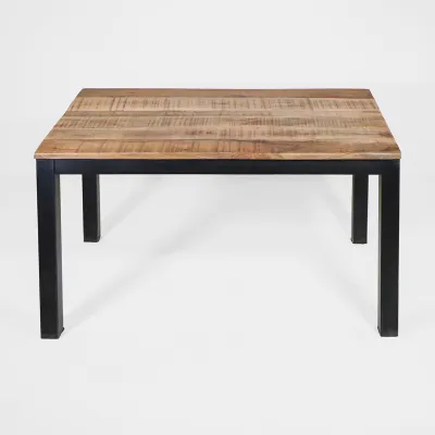 Esstisch im Industriedesign