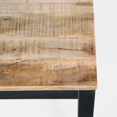 Esstisch im Industriedesign