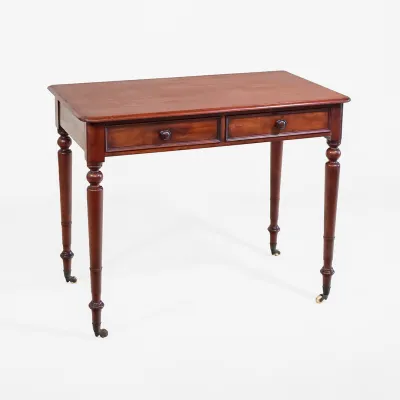 Kleiner Schreibtisch