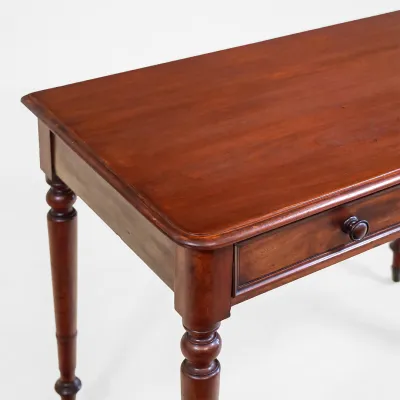 Kleiner Schreibtisch