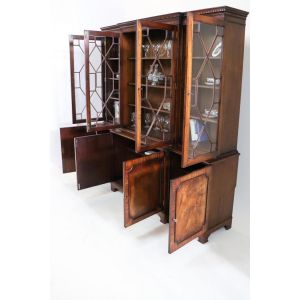 Prachtvolles Breakfront bookcase / Bücherschrank mit Regency Verglasung