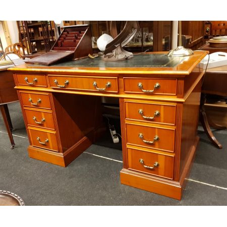 "Pedastal Desk Green Line" in Eibe
