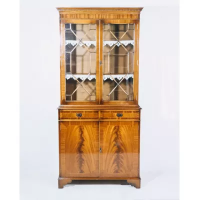 Englisches Two Door Bookcase in Flamed Mahagony, Regency Style
