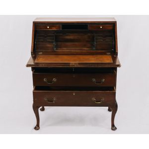 Eleganter Sekretär mit Cabriole Legs