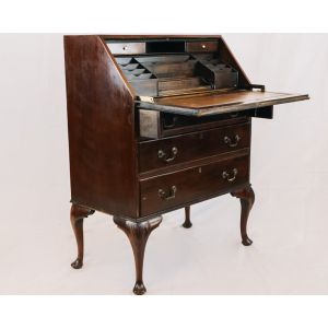 Eleganter Sekretär mit Cabriole Legs