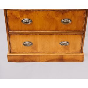 "Eibe Kommode Sonderanfertigung" - ebenfalls in Mahagoni erhältlich