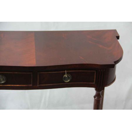 "Sidetable in Mahagoni"