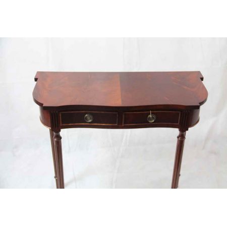 "Sidetable in Mahagoni"