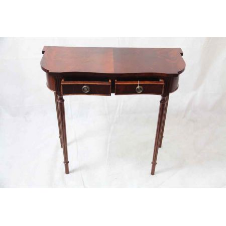 "Sidetable in Mahagoni"