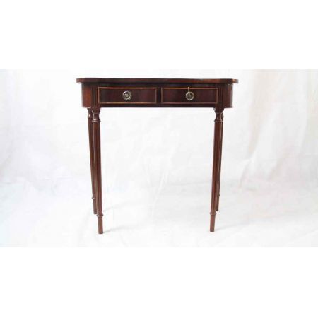 "Sidetable in Mahagoni"