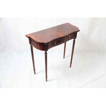 "Sidetable in Mahagoni"