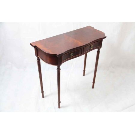 "Sidetable in Mahagoni"  