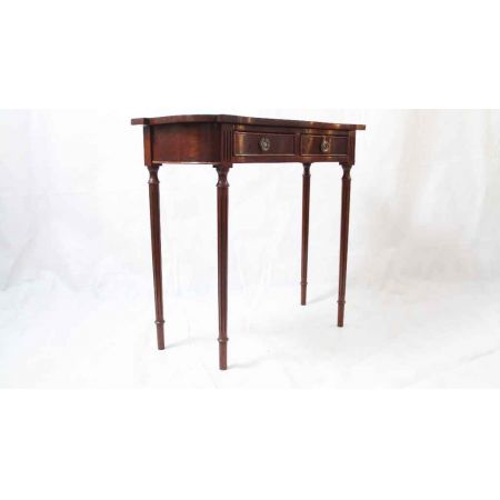 "Sidetable in Mahagoni"