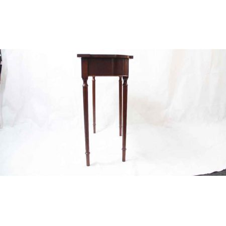 "Sidetable in Mahagoni"
