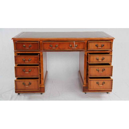 "Pedastal Desk" Schreibtisch in Eibe - ebenfalls in Mahagoni erhältlich